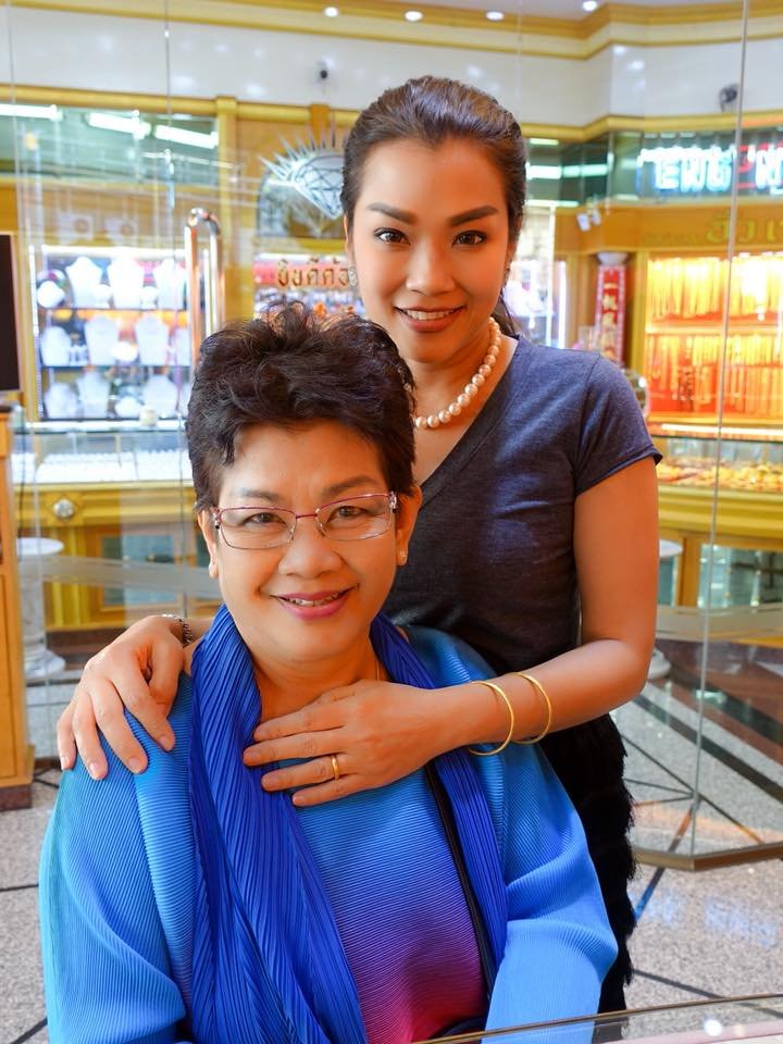 คุณนูคนสวยกับคุณแม่