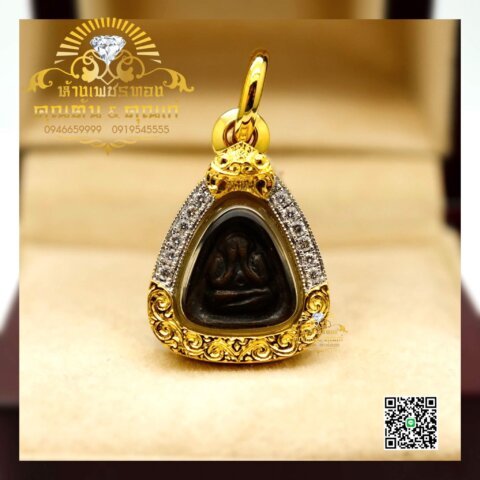พระปิดตา กรอบล้อมเพชร