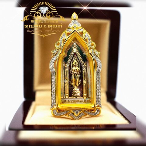 เข็มกลัดฝังเพชร